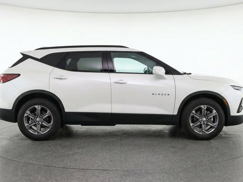 Used 2025 Chevrolet Blazer LT FWD image 11