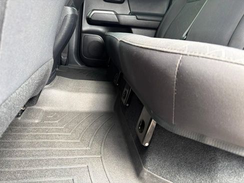 Used 2019 Toyota Tacoma TRD Sport w/ Technology Package RWD image 18