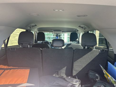 Used 2021 Ford Explorer XLT w/ Equipment Group 202A image 4