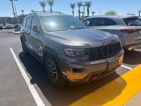 Used 2021 Jeep Grand Cherokee Trailhawk w/ Trailhawk Luxury Group AWD/4WD image 2