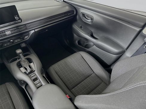 Certified 2025 Honda HR-V LX image 23