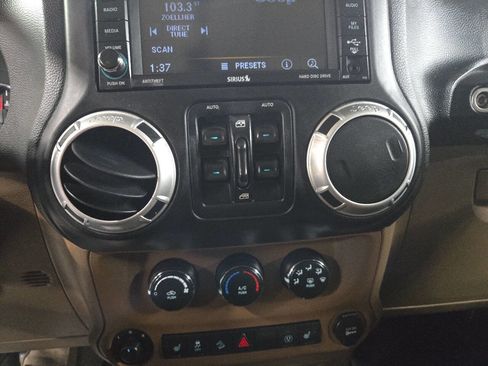 Used 2013 Jeep Wrangler Unlimited Sahara w/ Trailer Tow Group image 18