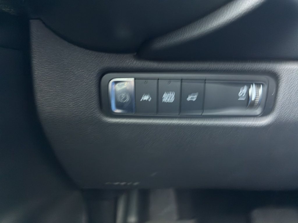 Used 2024 Chevrolet Equinox EV RS FWD image 29