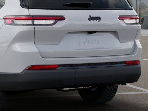 New 2025 Jeep Grand Cherokee L Altitude image 13