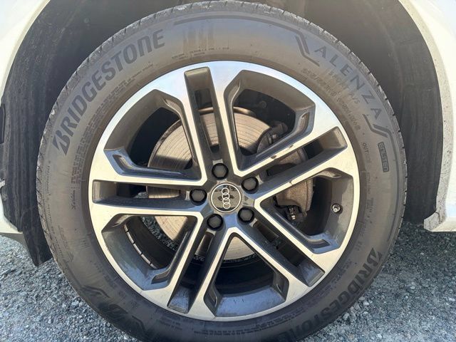 Certified 2025 Audi Q5 Premium w/ Convenience Package AWD/4WD image 5