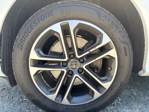 Certified 2025 Audi Q5 Premium w/ Convenience Package AWD/4WD image 5