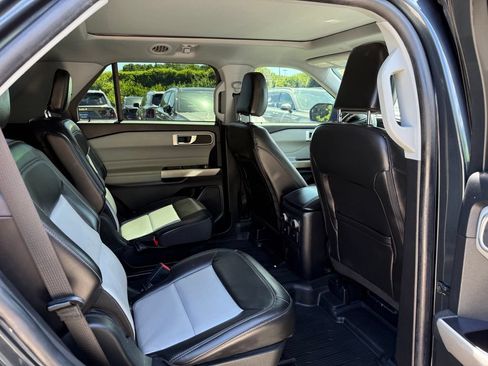 Used 2022 Ford Explorer XLT w/ Equipment Group 202A RWD image 21