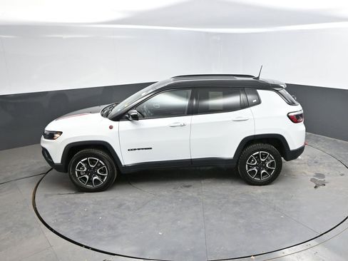 Used 2025 Jeep Compass Trailhawk AWD/4WD image 26