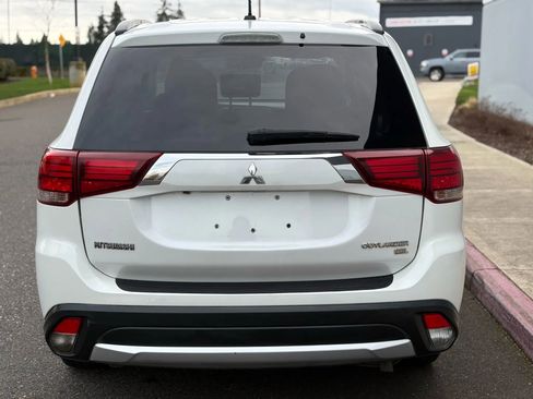 Used 2016 Mitsubishi Outlander SEL image 4
