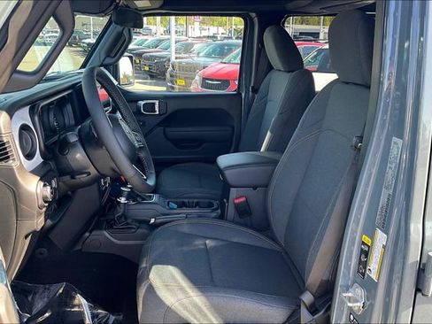 New 2025 Jeep Gladiator Sport image 9