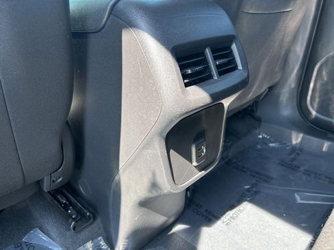 Used 2023 Chevrolet Equinox LT w/ Driver Convenience Package image 44