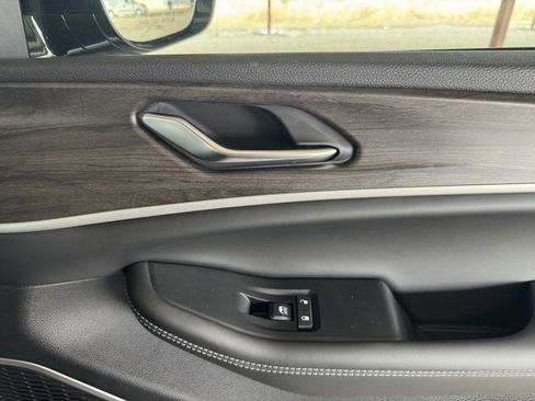 New 2025 Jeep Grand Cherokee L Limited w/ Black Appearance Package image 40