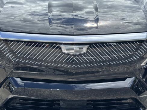 Certified 2025 Cadillac Optiq Luxury 2 w/ LPO, Floor Liner Package AWD/4WD image 8