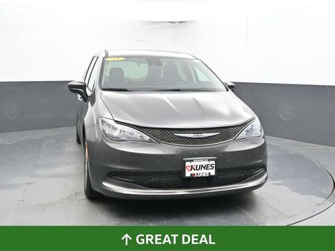 Used 2023 Chrysler Voyager LX FWD image 2