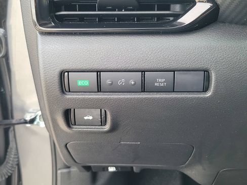 Used 2024 Nissan Sentra SV FWD image 20