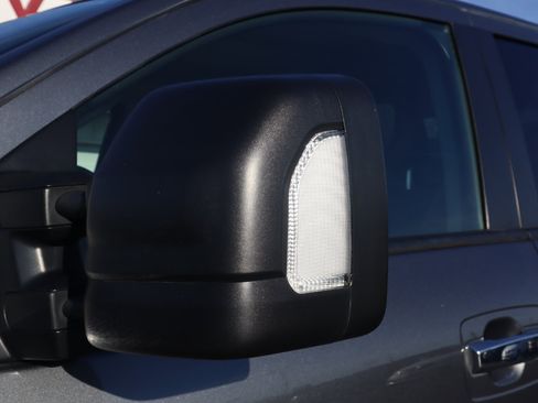 Used 2021 Nissan Titan SV w/ SV Convenience Package image 23