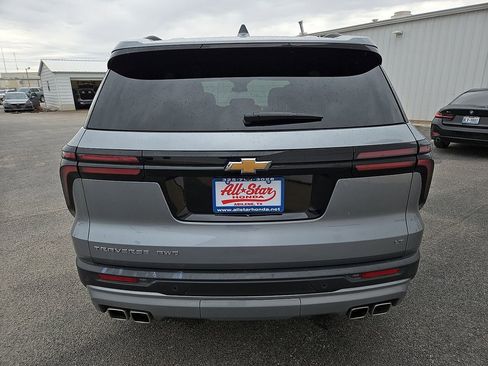 Used 2024 Chevrolet Traverse LT image 6