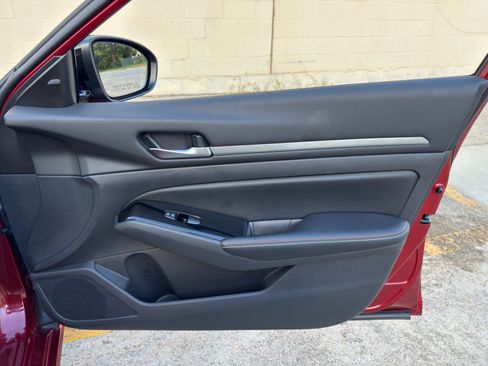 Used 2024 Nissan Altima 2.5 SR w/ SR Premium Package FWD image 40