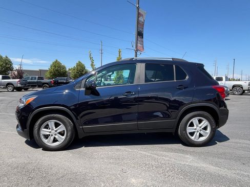 Used 2021 Chevrolet Trax LT w/ LT Convenience Package FWD image 8