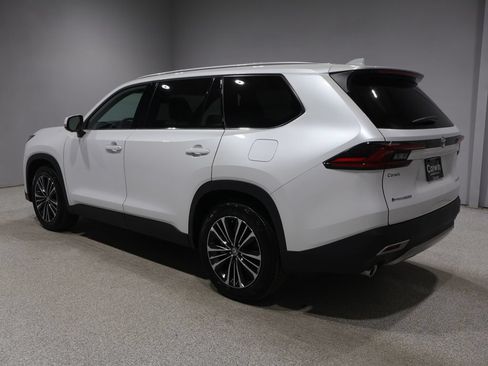 Used 2025 Toyota Grand Highlander AWD Hybrid image 4