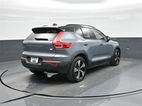 Used 2022 Volvo XC40 P8 Recharge Plus image 4