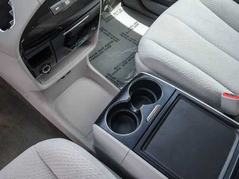 Used 2012 Toyota Sienna LE FWD image 20