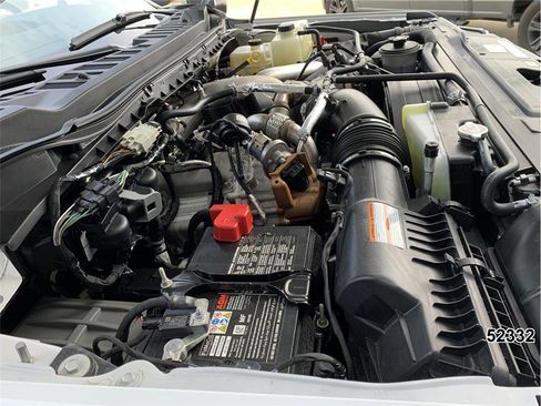 Used 2024 Ford F550 2WD Crew Cab Super Duty image 13