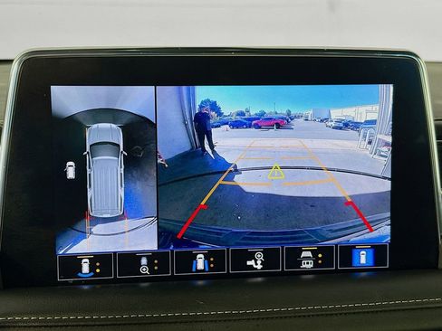 Used 2021 GMC Yukon SLT w/ SLT Premium Package image 14