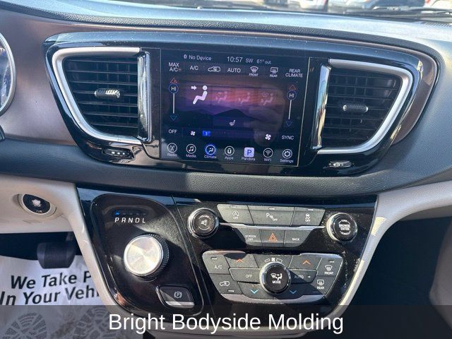 Used 2017 Chrysler Pacifica Touring-L FWD image 15