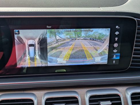 Used 2022 Mercedes-Benz GLS 450 4MATIC image 23