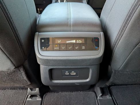 Certified 2025 Nissan Pathfinder SV w/ Black Appearance Package FWD image 38
