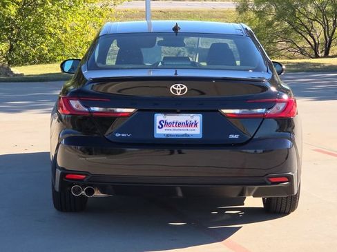 Used 2025 Toyota Camry SE FWD image 7