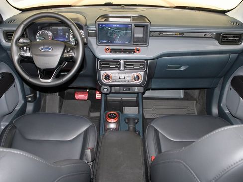 Certified 2024 Ford Maverick Lariat w/ Black Appearance Package image 12