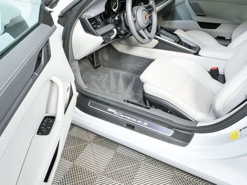 Used 2024 Porsche 911 Carrera 4S image 8