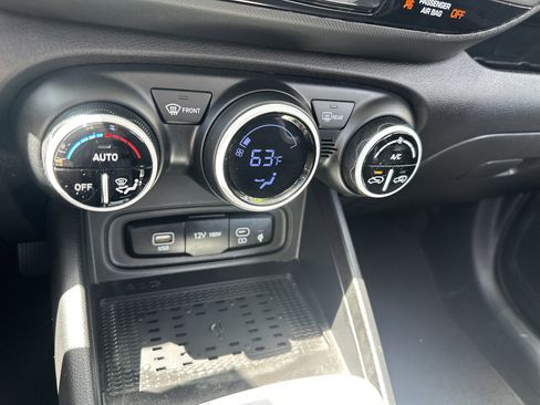 Used 2023 Hyundai Venue Limited FWD image 19