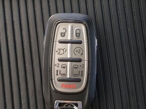Used 2024 Chrysler Pacifica Touring-L FWD image 22