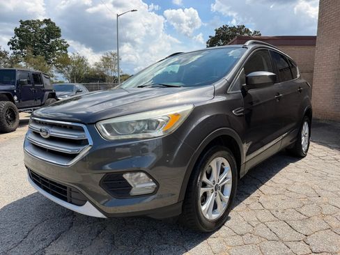Used 2017 Ford Escape SE w/ Equipment Group 201A FWD image 4