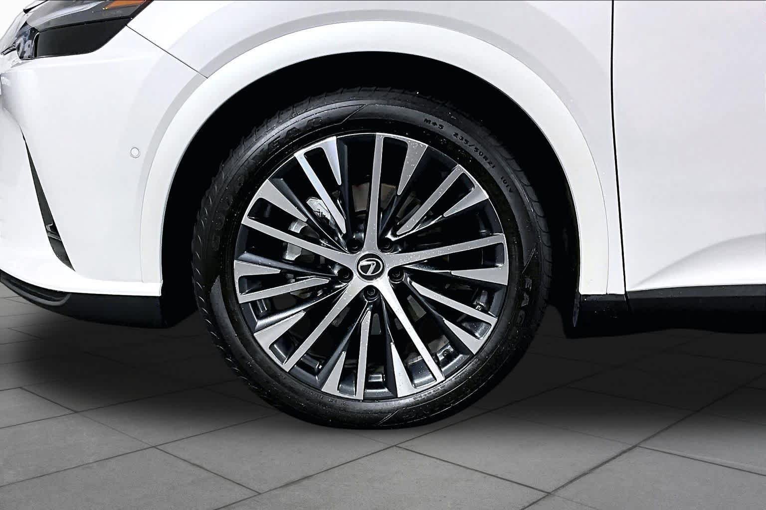 Used 2025 Lexus RX 350 Premium Plus w/ Convenience Package AWD/4WD image 9