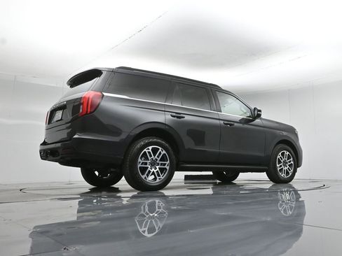 Used 2025 Ford Expedition Active image 54