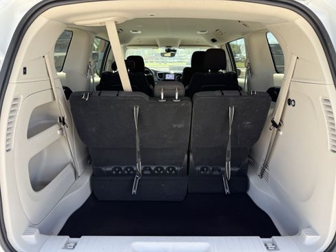 Used 2023 Chrysler Voyager LX FWD image 31