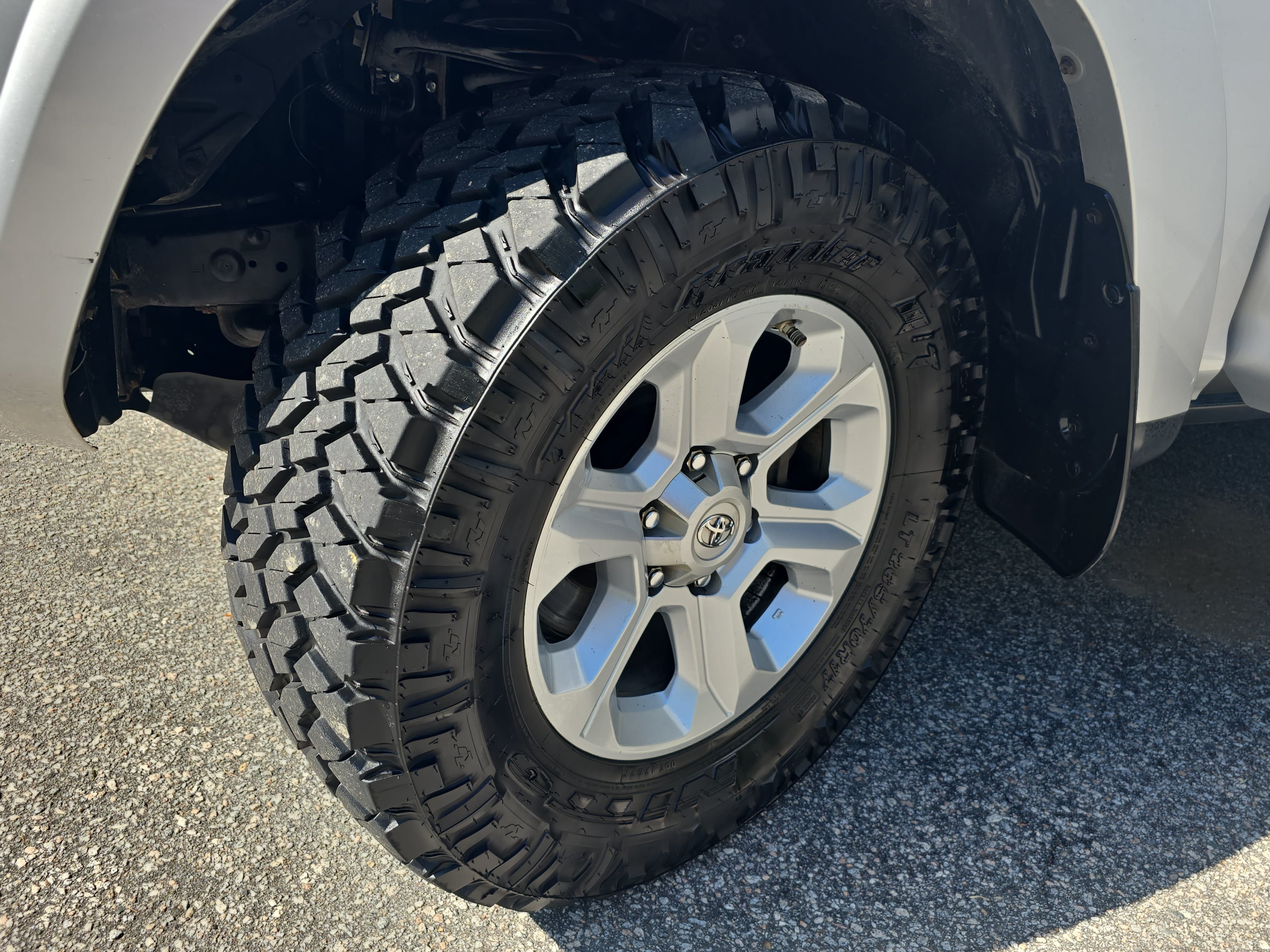 Used 2017 Toyota 4Runner SR5 AWD/4WD image 31