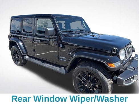 Used 2025 Jeep Wrangler Unlimited Sahara AWD/4WD image 9