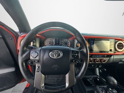 Used 2016 Toyota Tacoma TRD Sport image 13