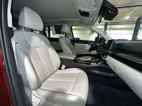 Used 2025 Kia Sorento S w/ Panoramic Sunroof Package image 28