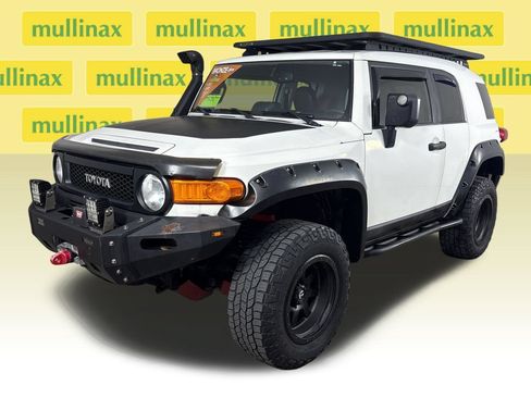 Used 2014 Toyota FJ Cruiser 4WD w/ Upgrade Package image 14