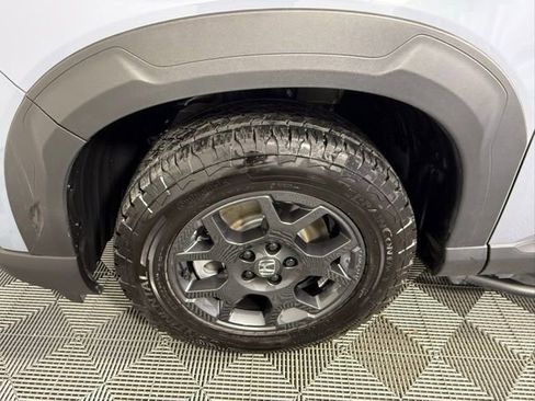 Used 2025 Honda Pilot TrailSport image 12