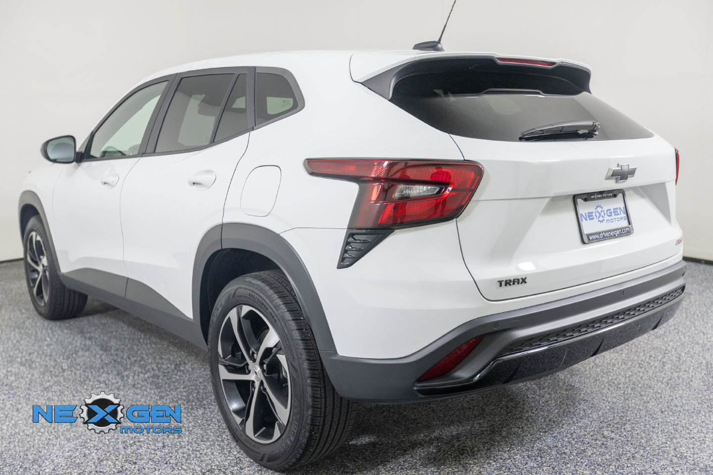 Used 2025 Chevrolet Trax RS w/ Driver Confidence Package FWD image 27