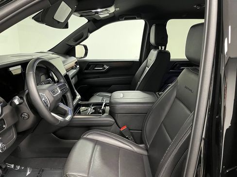 Used 2025 GMC Yukon XL Denali AWD/4WD image 21