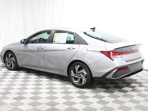 Used 2025 Hyundai Elantra Sport FWD image 30