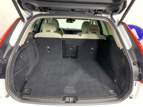 Used 2019 Volvo XC60 T5 Momentum w/ Premium Package image 35